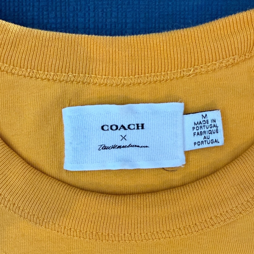 Coach Mustard Yellow black lips T-Shirt like new size M - Picture 3 of 8